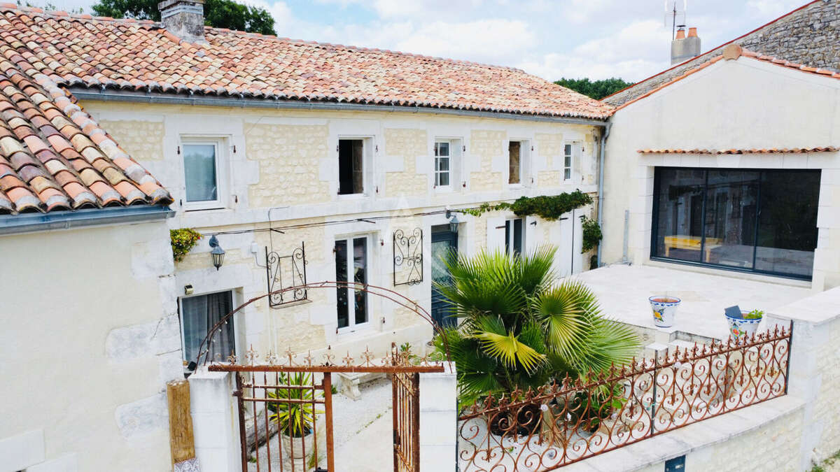 Maison à SAINTES