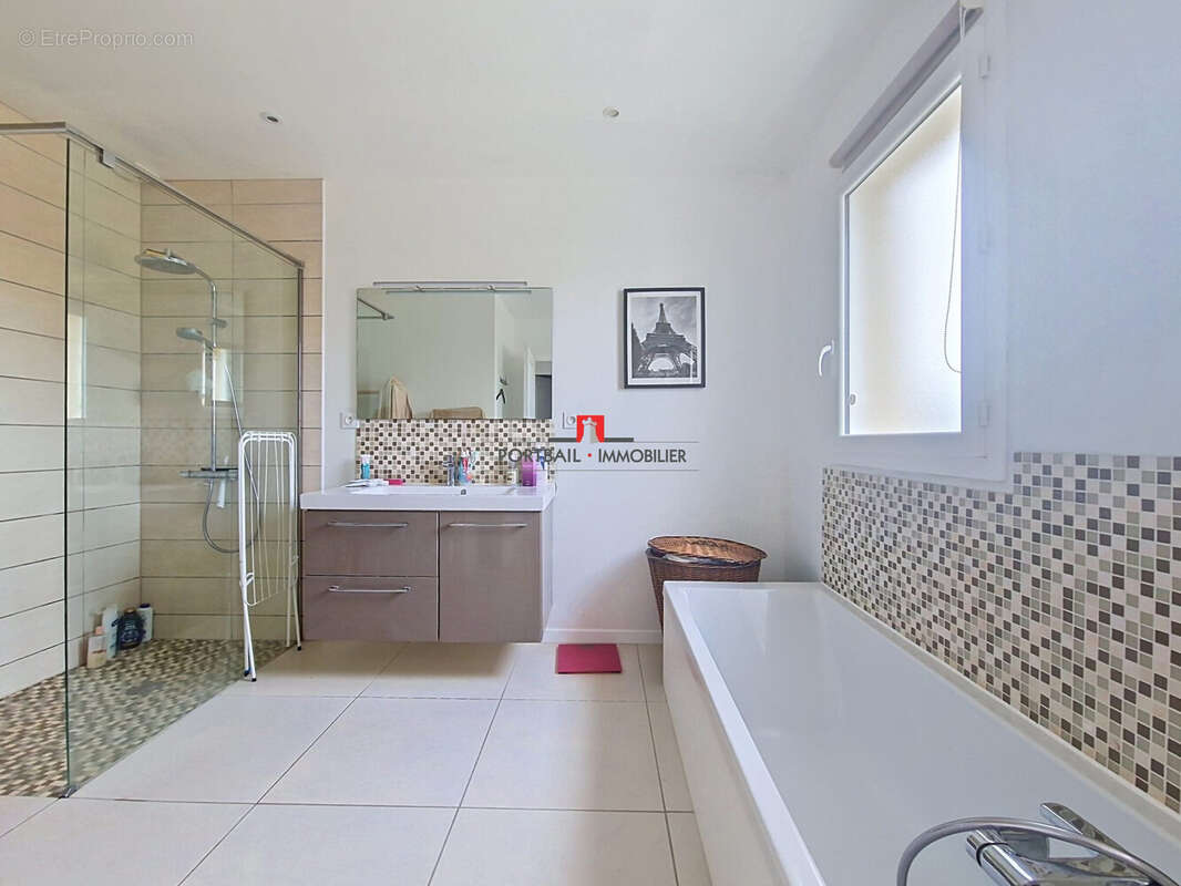 Maison 143 m² à Saint-Andre-De-Cubzac  - photo 5