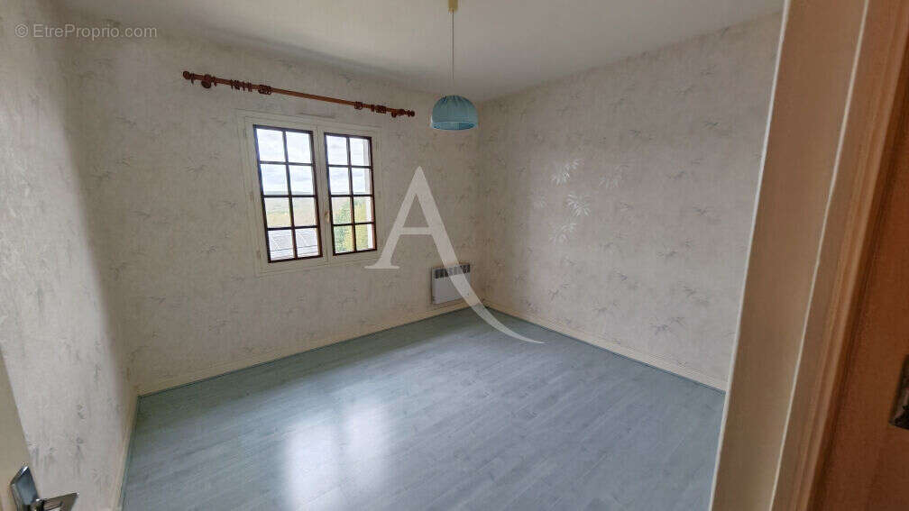 En vente - st martin d'heuille belle maison 3 chambres terrain - photo 7