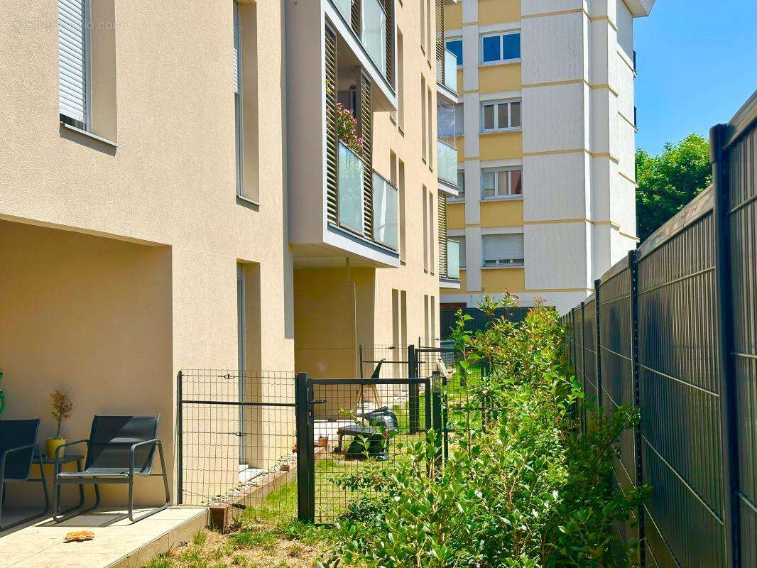 Exclusivité – Rare sur le secteur ! Magnifique appartement T3 de 2023, en état strictement récent, offrant un extérieur sans vis - photo 11
