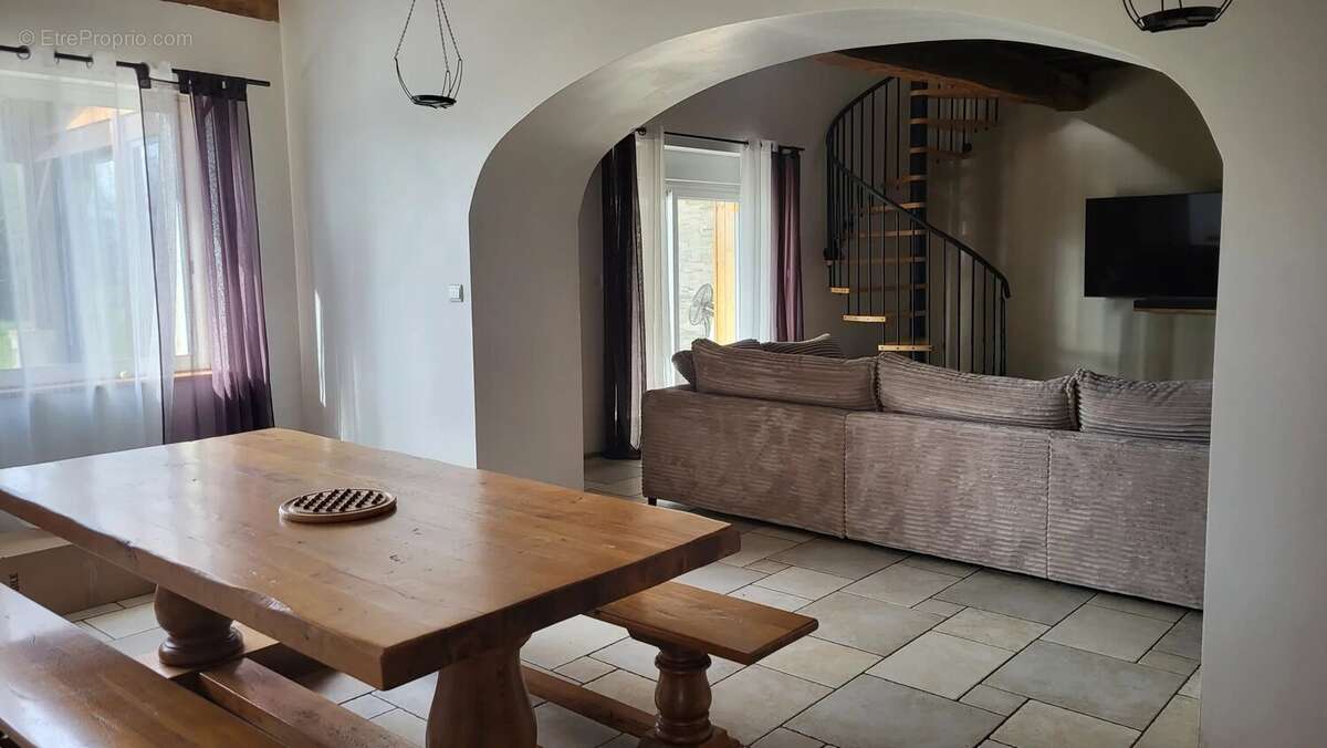 Maison à CORCELLES-EN-BEAUJOLAIS