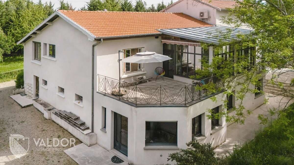 Maison à LA TOUR-DE-SALVAGNY