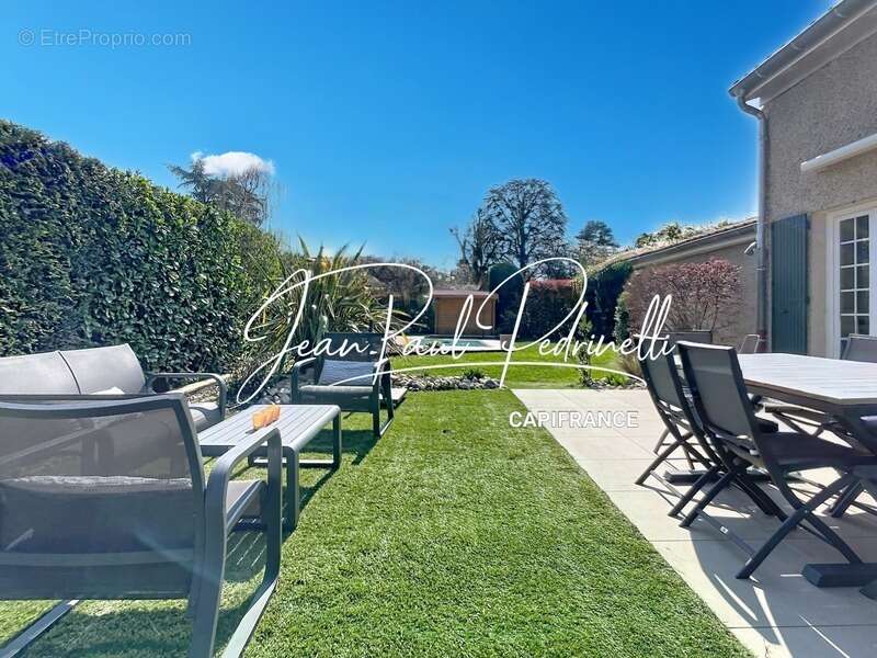 Maison à SAINT-GENIS-LAVAL