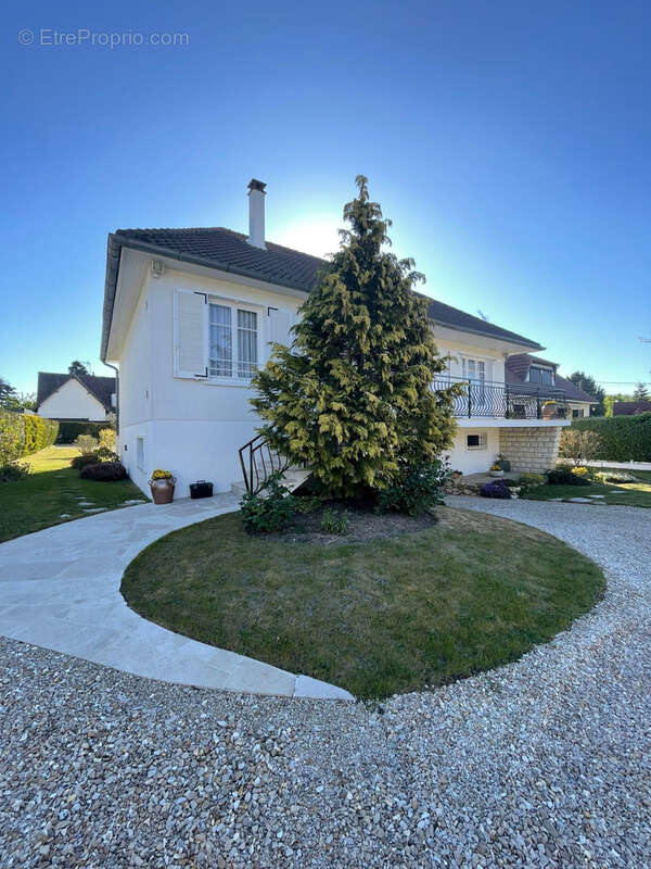 Maison à LE CHATELET-EN-BRIE