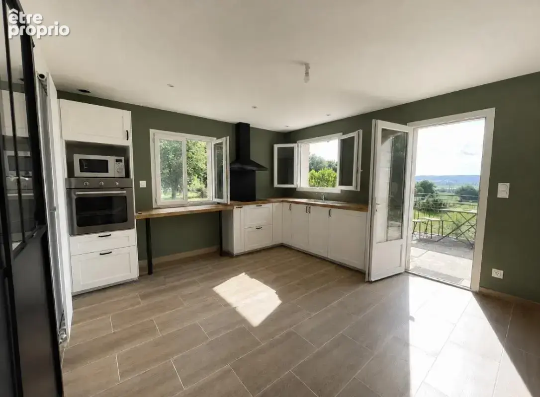 Maison de caractère rénovée avec vue sur le château de Chitr - photo 3