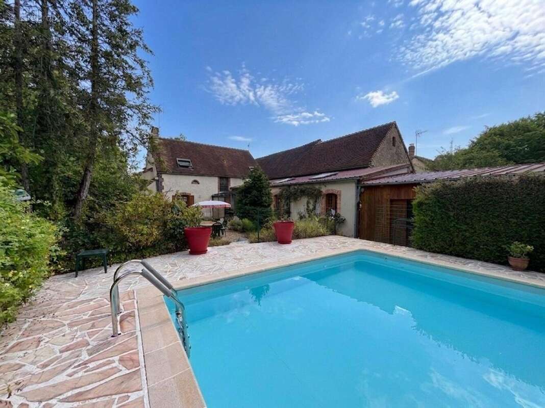 Maison 205 m² à La Ferte-Loupiere  - photo 3