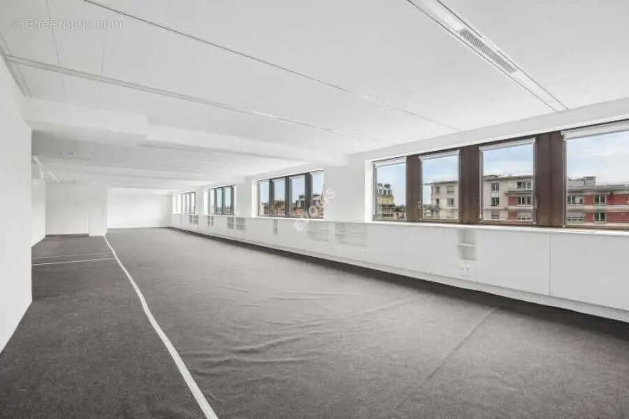 Commerce à SURESNES