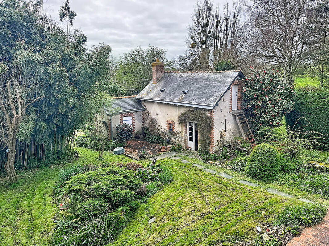 Maison de campagne de caractère ? Charme, volumes et fort potentiel à proximité de l'axe Angers?Rennes - photo 2