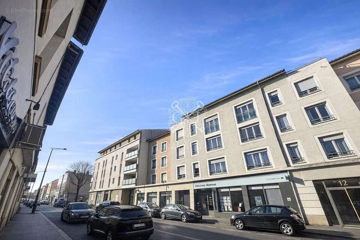 Commerce à DECINES-CHARPIEU