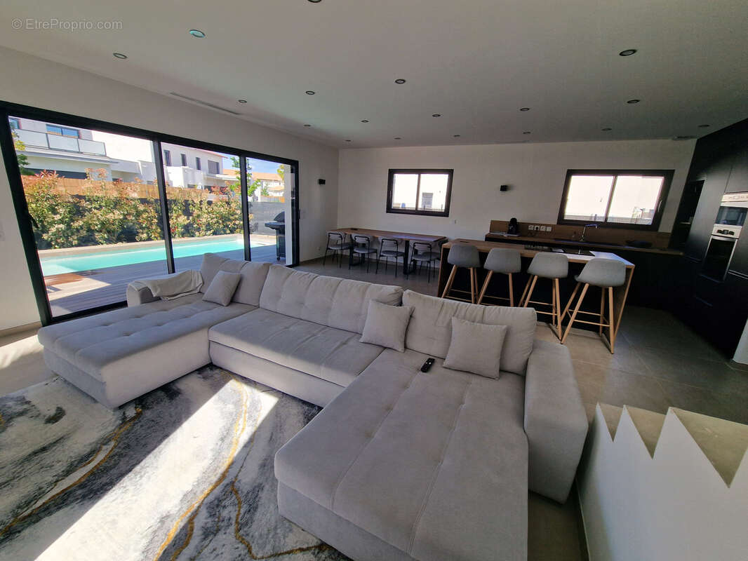 Maison à SAINT-BRES