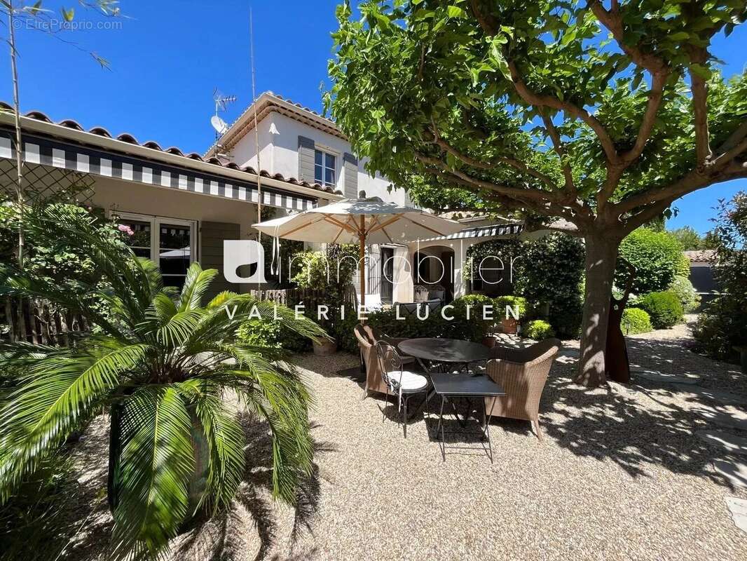 Maison à MAUSSANE-LES-ALPILLES
