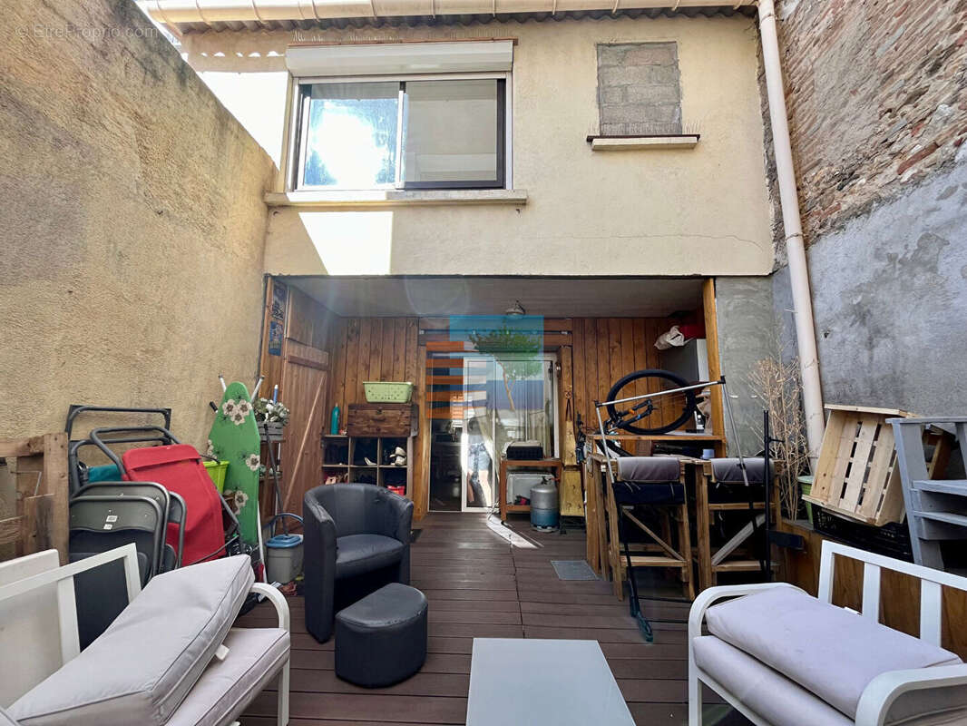 Maison à SAINT-LAURENT-DE-LA-SALANQUE