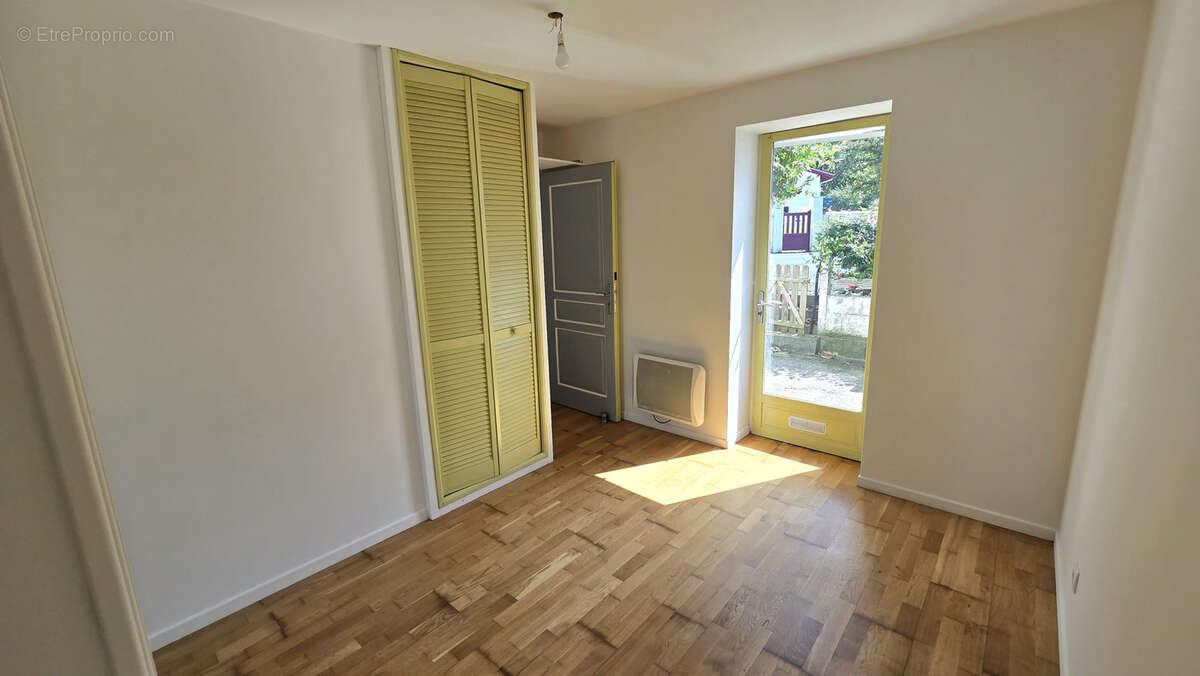 Appartement rdc t2 56m2 carrez + terrasse + parking exterieur - photo 15