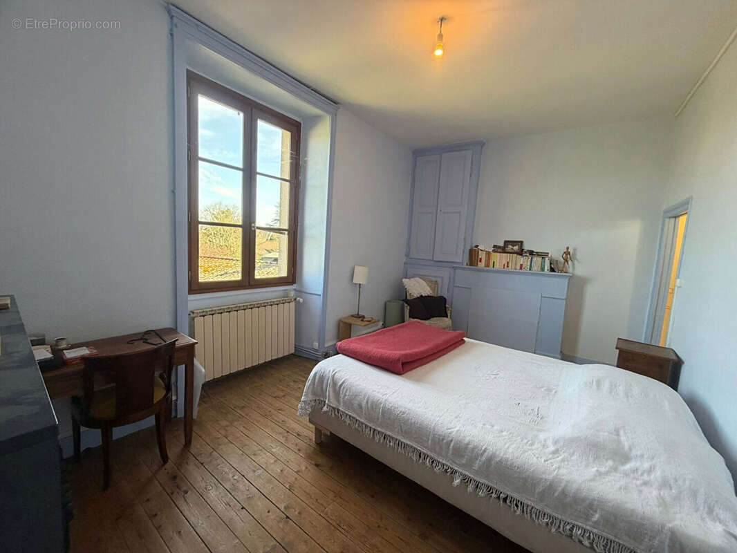 Maison à MAGNAC-LAVAL
