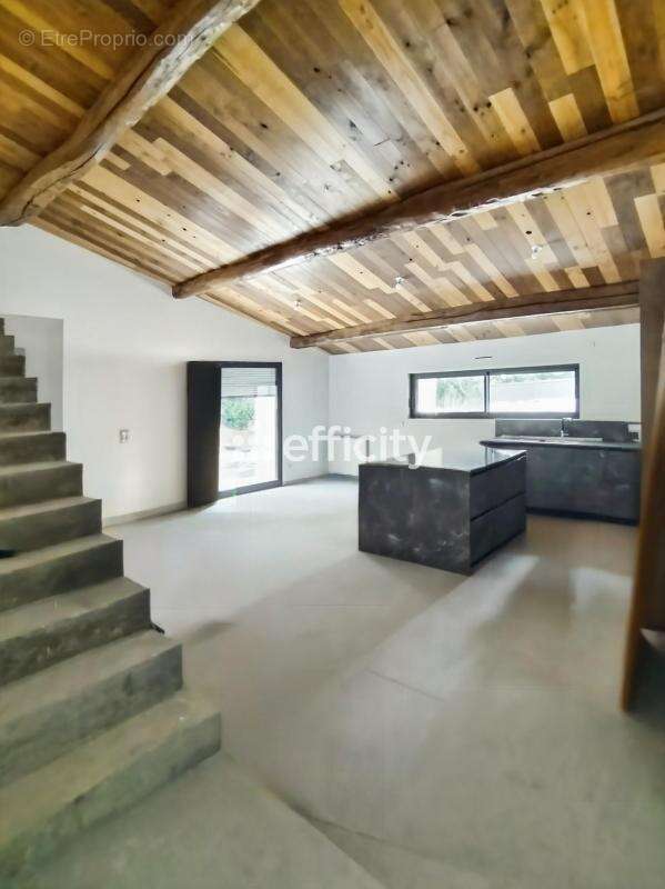 Maison 153 m² à Saint-Germain-De-Marencennes  - photo 6