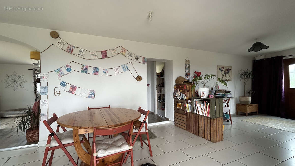 Maison à SERMENTIZON