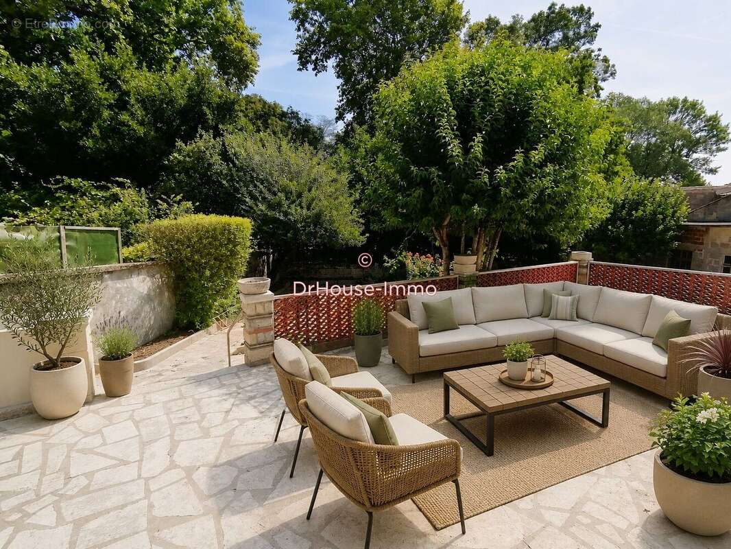 Maison 101 m² à Lussac  - photo 16