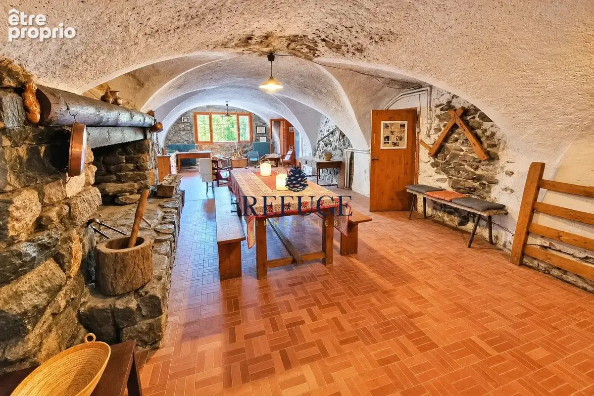 Maison 5 pièces 207 m² à vendre à Saint-Paul-Sur-Ubaye (04530) - photo 2