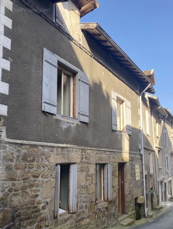 Maison à EYMOUTIERS