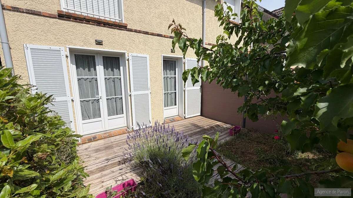 Maison à VERRIERES-LE-BUISSON