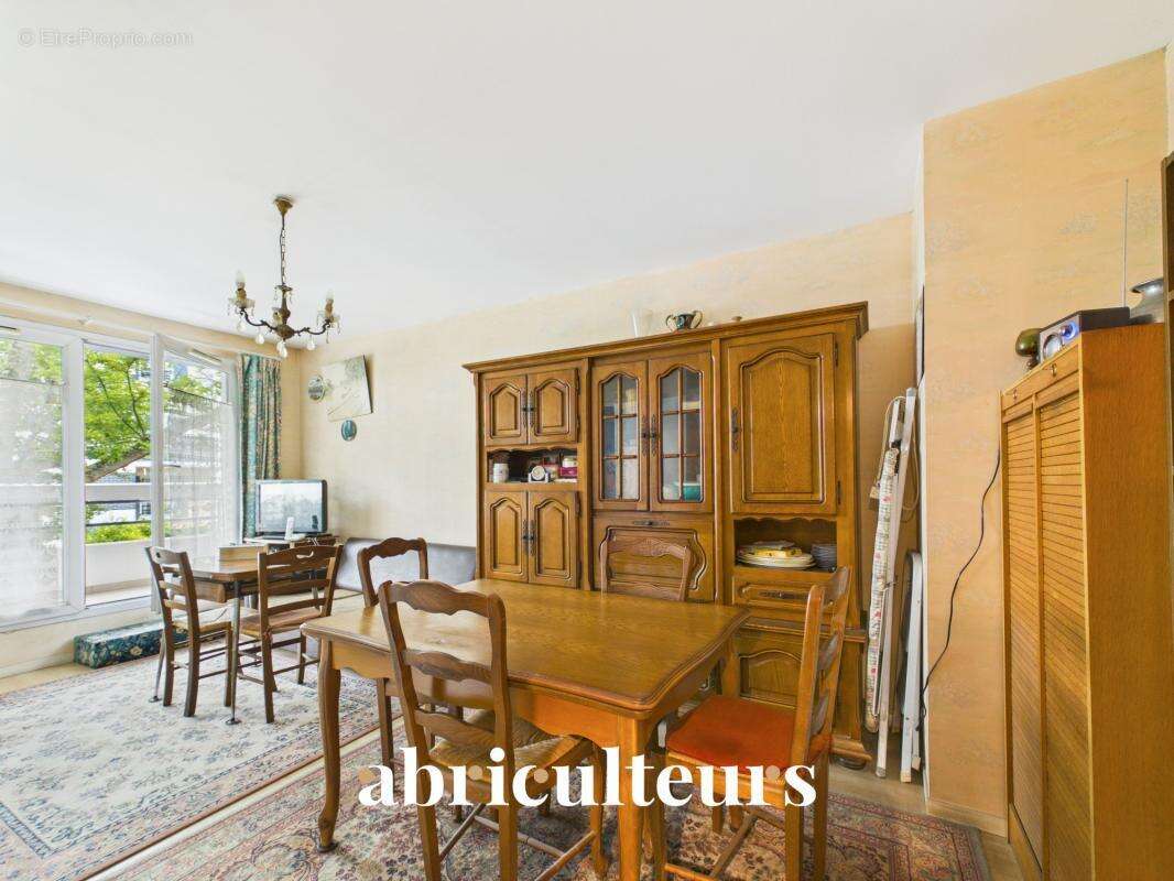 Appartement à VILLENEUVE-LA-GARENNE