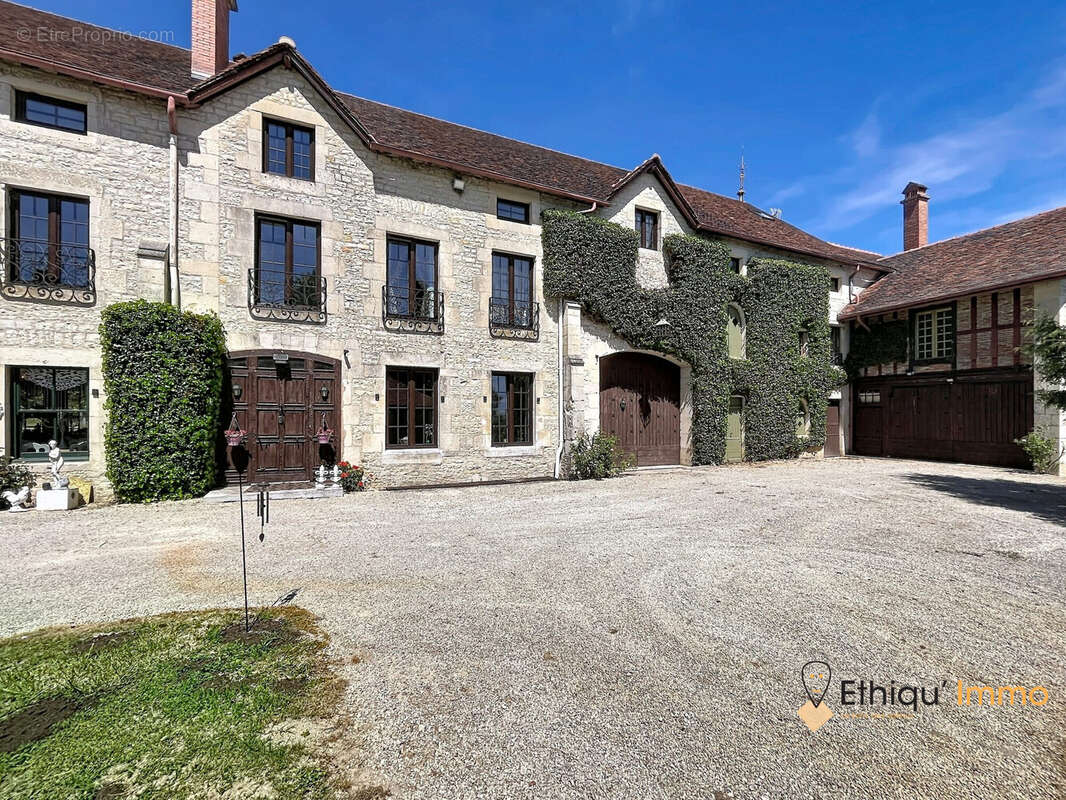 1682 m² à Laferte-Sur-Aube  - photo 3