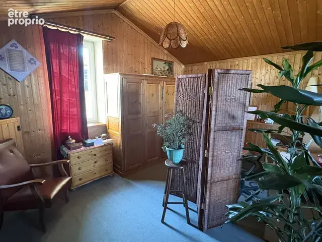 A vendre à Tiffauges belle maison de bourg 112 m2 +dépendance +terrain constructible 194000 frais d'agence inc - photo 9