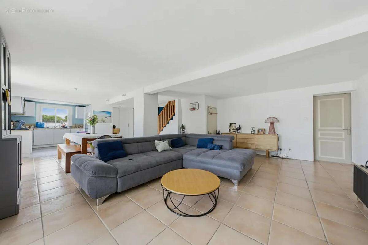 Maison de 6 pièces de 160 m² à Izon - photo 6