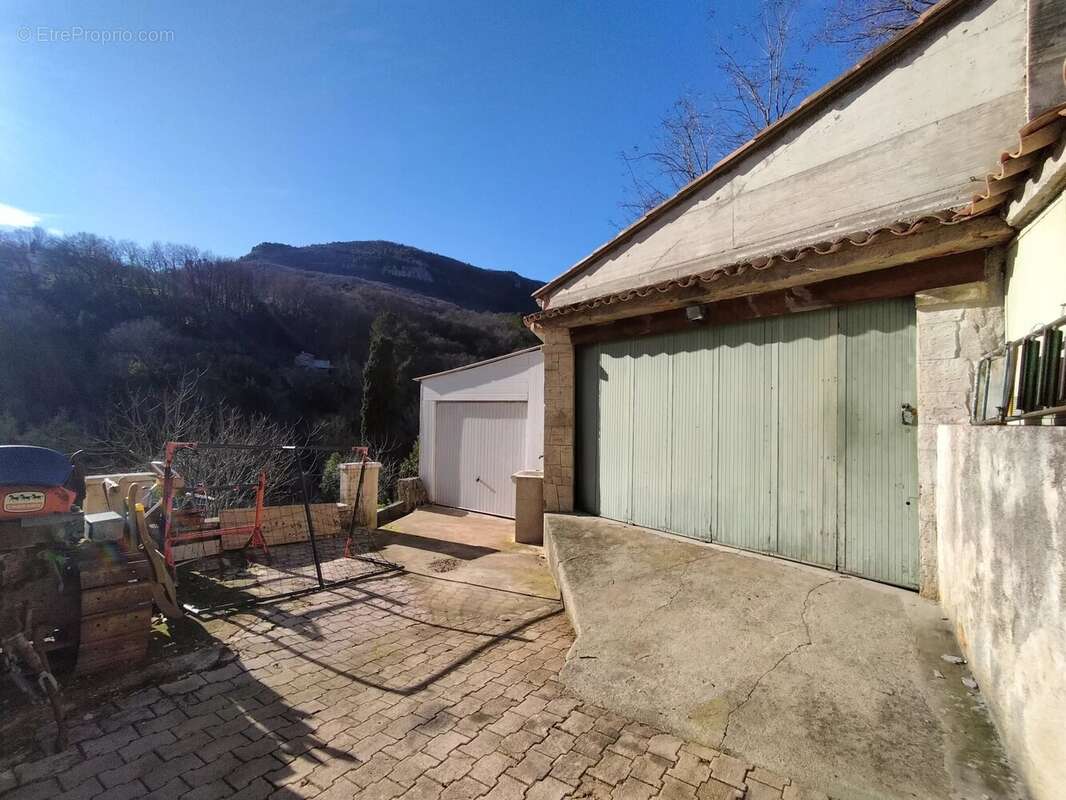 Appartement à TOURRETTES-SUR-LOUP
