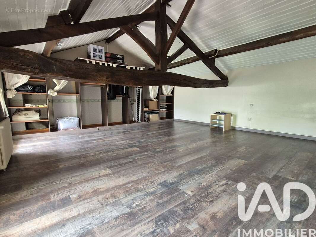 Maison 213 m² à Chouppes  - photo 9