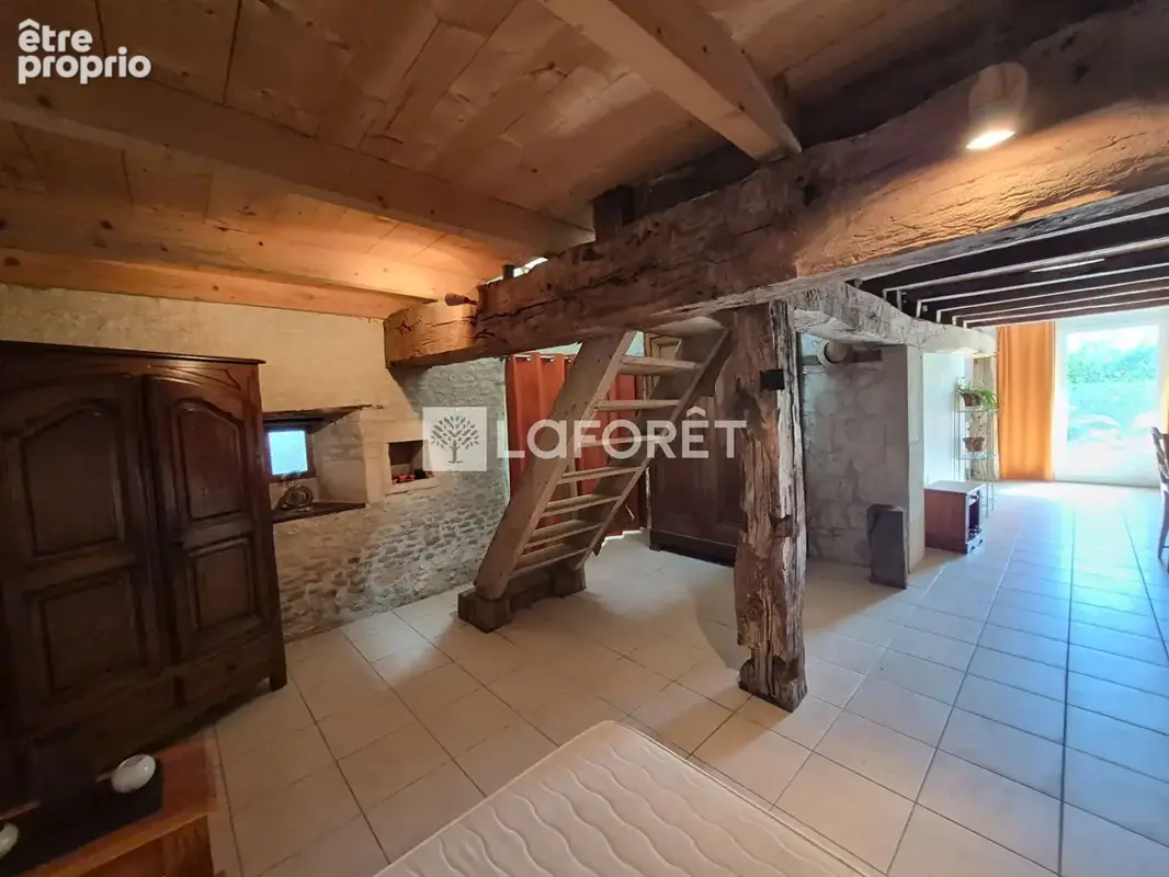 Maison d'habitation avec 2 gîtes au calme et garage. - photo 10