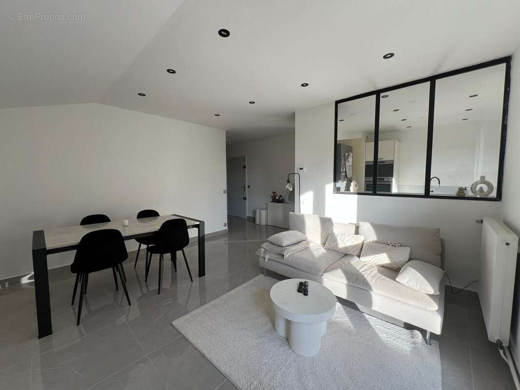 Appartement à LA BUISSE