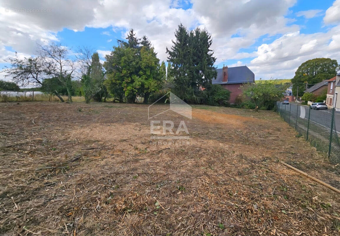 Terrain à VILLEQUIER-AUMONT