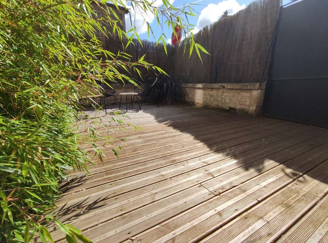 Maison de village offrant 5 chambres avec cour - photo 17