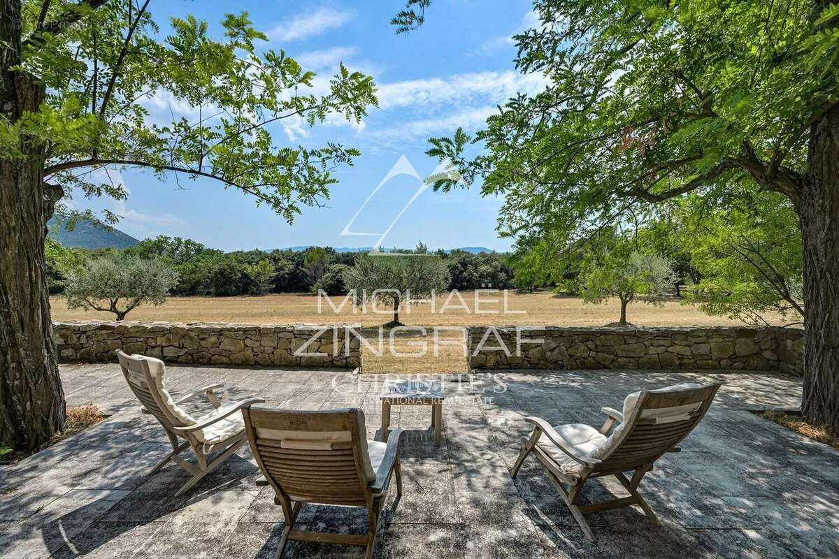 À 30 minutes d'Aix-en-Provence – Authentique bastide du XIXᵉ siècle au cœur d'un domaine de plus de 5 hectares - photo 2
