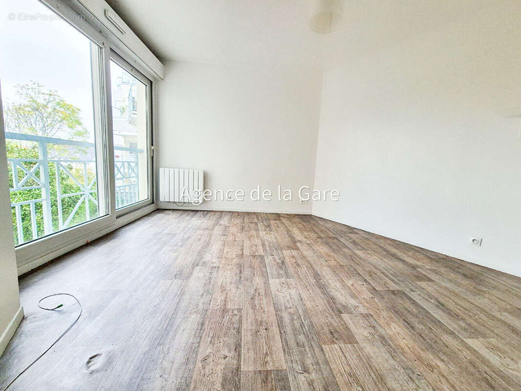 Appartement à HOUILLES