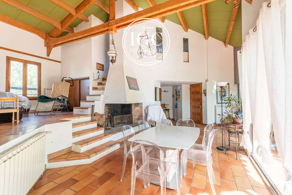 Maison type 5 - 210 m² / 1123 m² terrain - vitrolles village - photo 7