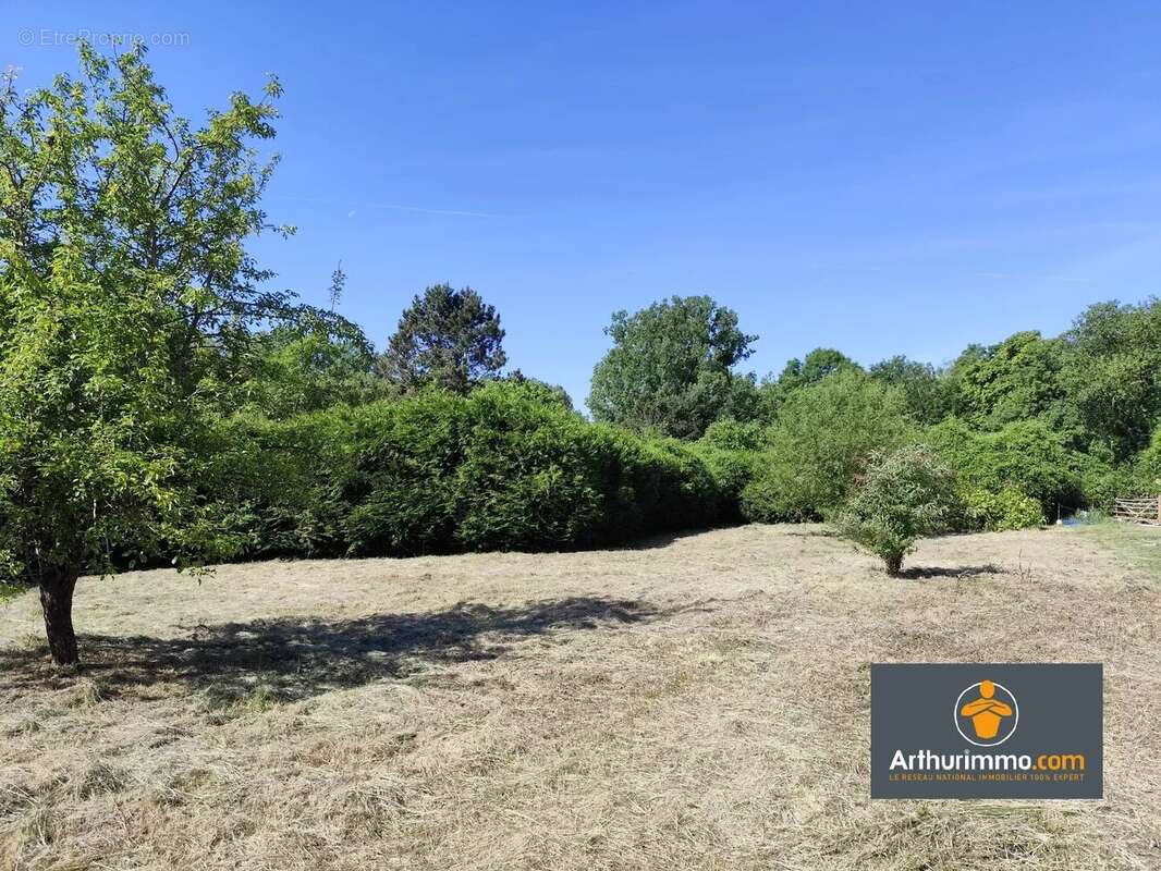 Terrain à NEUFCHATEL-SUR-AISNE