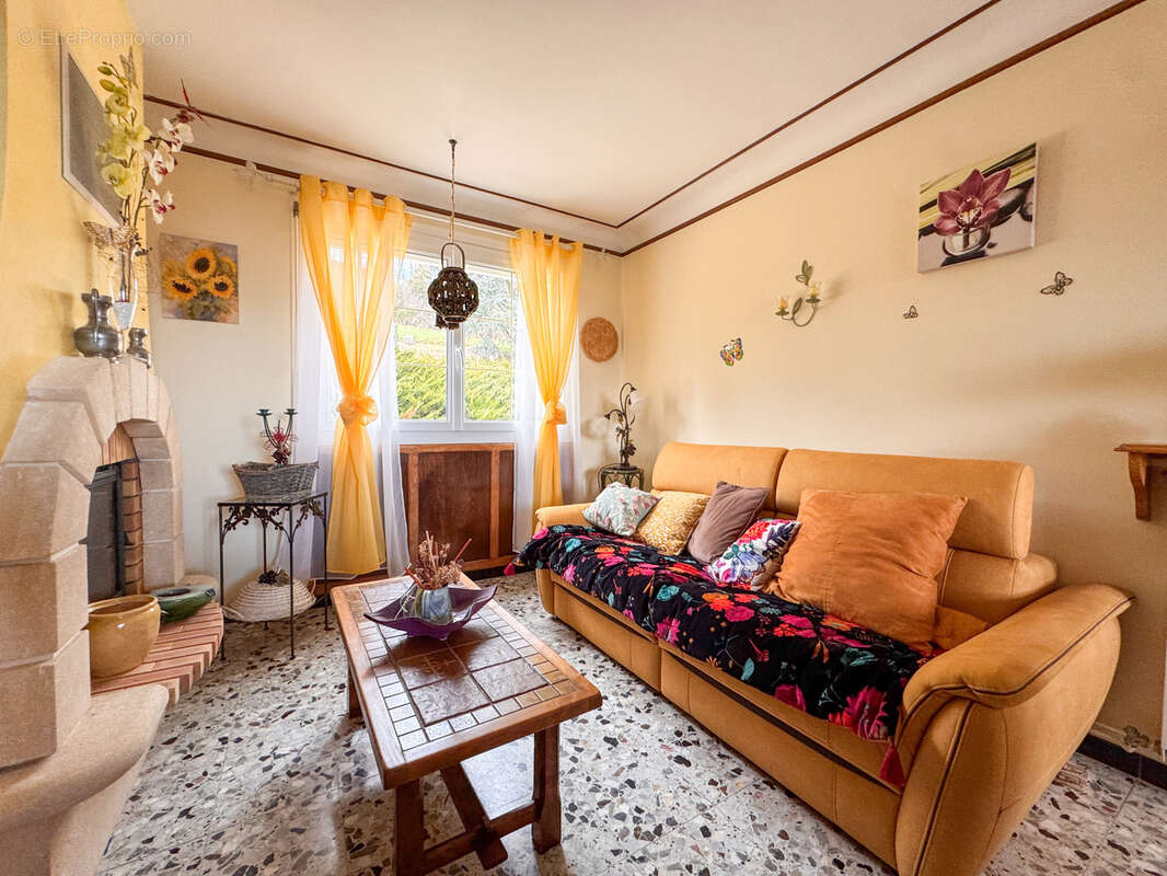 Charmante maison avec dépendances et terrain   Pélussin (42) - photo 11