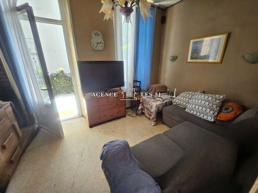Appartement à MARSEILLE-5E