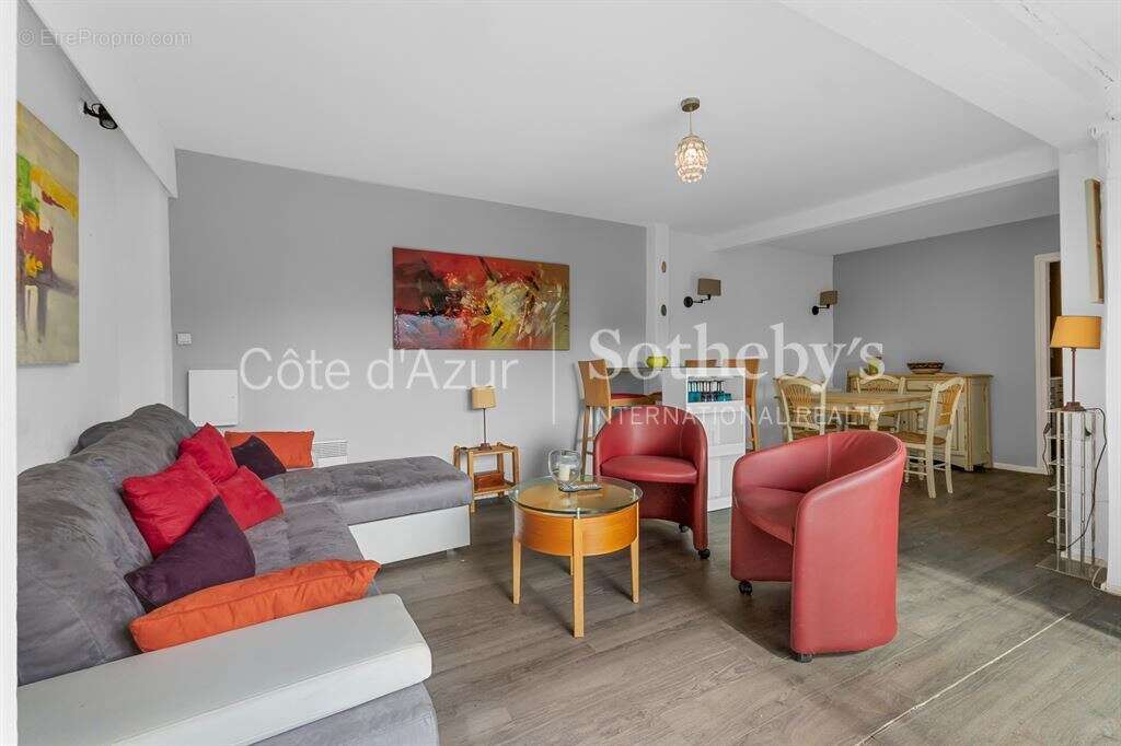 Villa florentine de plain-pied avec maison d’invités et piscine à Grasse Saint-François - photo 19