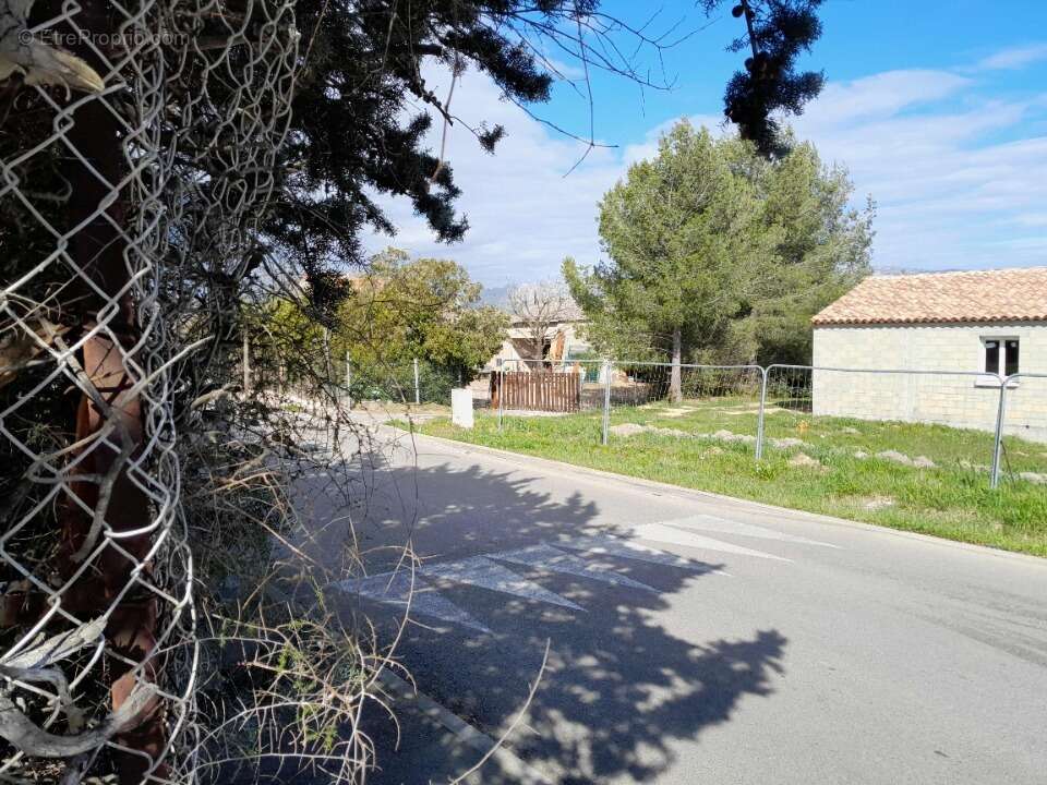 Terrain 329 m² à Trets  - photo 3