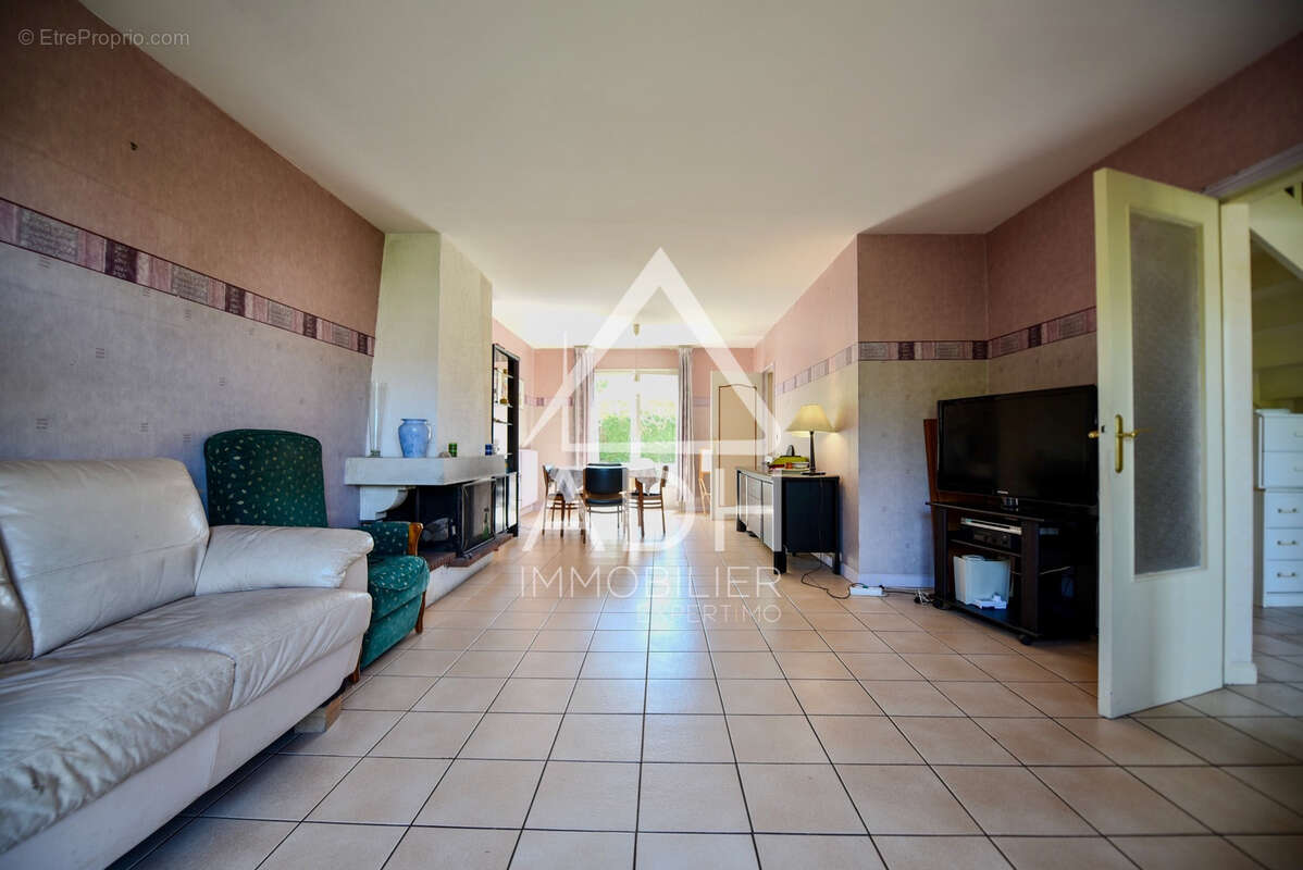 A VENDRE A JOUARS PONTCHARTRAIN Maison 6 pièces / 4 chambres - 116,60m2 - photo 2