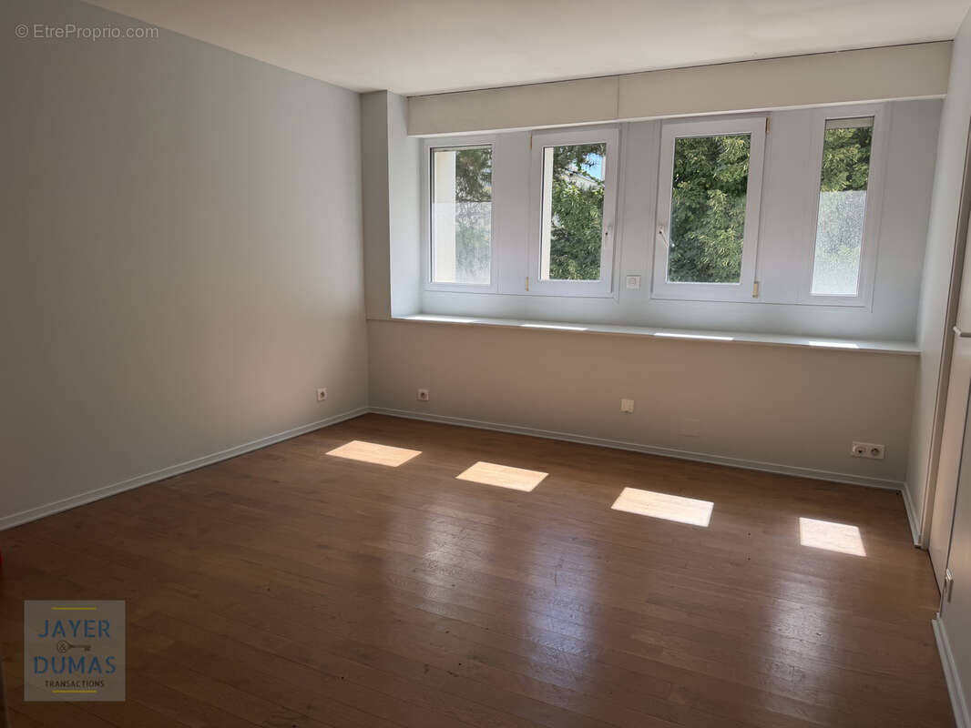 CHALON-SUR-SAONE - Magnifique Maison de ville traitée comme un Loft  - Grand Garage - - photo 13