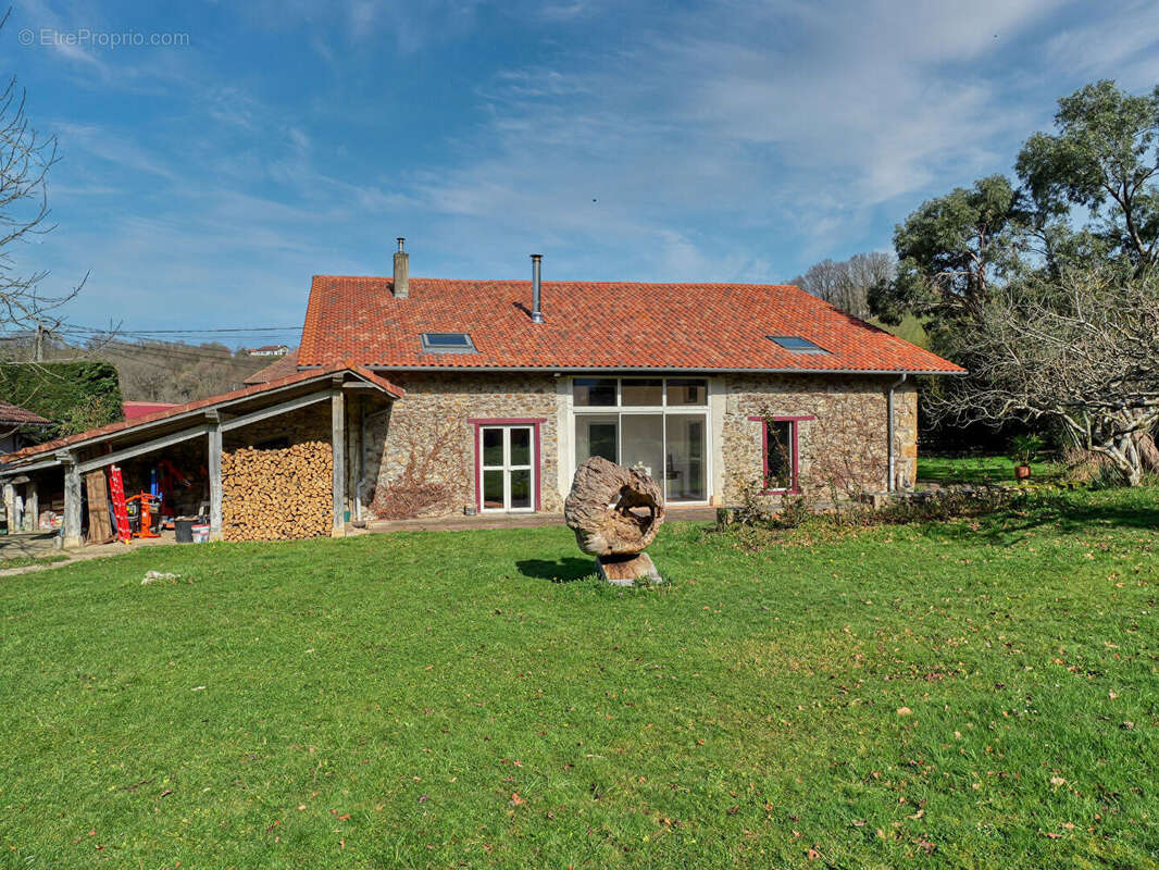 Maison à SAINT-PEE-SUR-NIVELLE