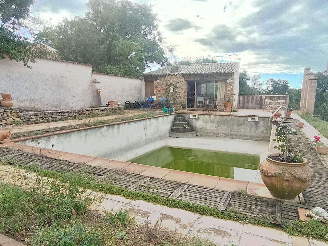 Terrain à LES GRANGES-GONTARDES