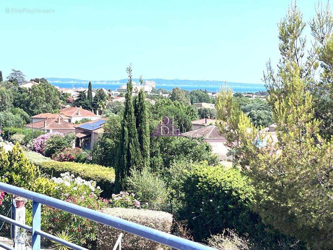 Appartement à BORMES-LES-MIMOSAS