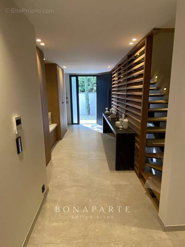 Sainte-maxime - jolie villa contemporaine de 230m² - a pieds de la plage de la nartelle - photo 9