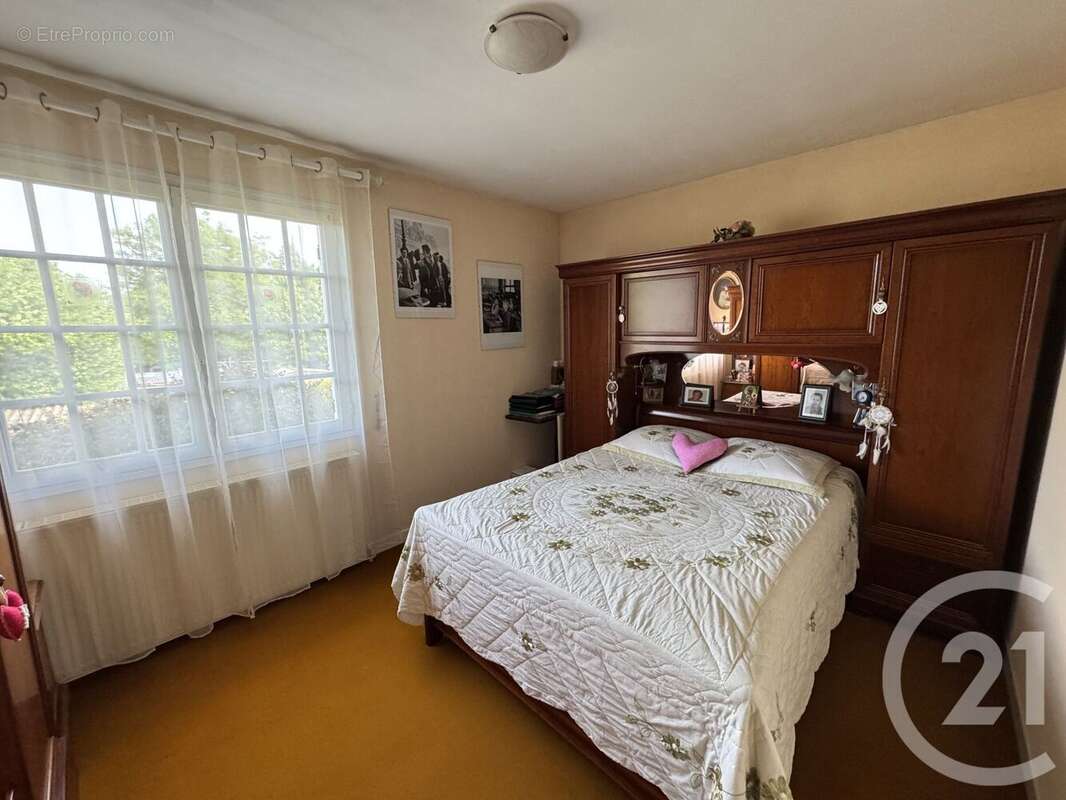 Maison à MAILLY-LE-CHATEAU