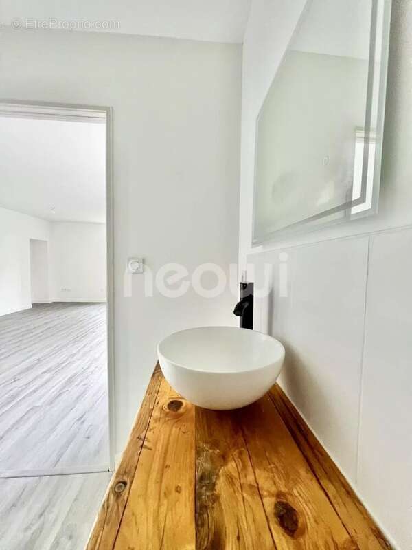 Appartement à COMBRONDE